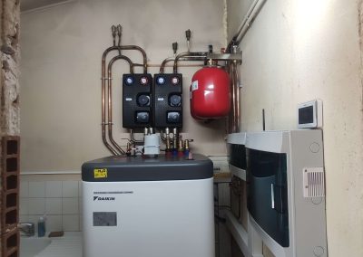 Installation batterie thermique pour stockage sur-plus kit solaire