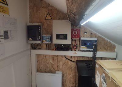 Installation d'un système de batterie 10kWh sur un kit solaire